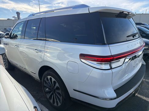 Used 2024 Lincoln Navigator Reserve image 9