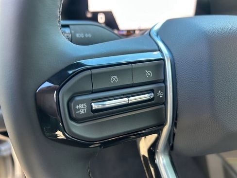 Used 2026 Chevrolet Colorado ZR2 w/ Technology Package AWD/4WD image 17