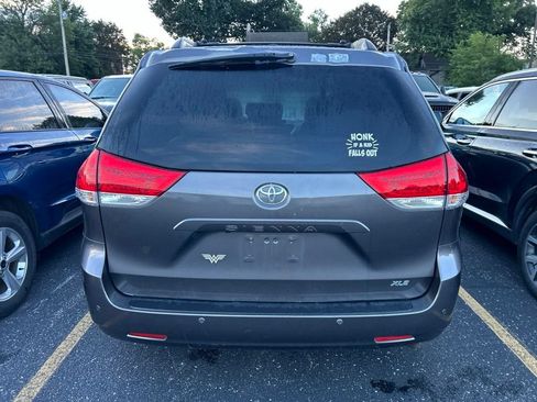 Used 2014 Toyota Sienna XLE FWD image 7