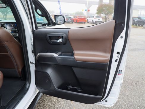 Used 2019 Toyota Tacoma Limited AWD/4WD image 53