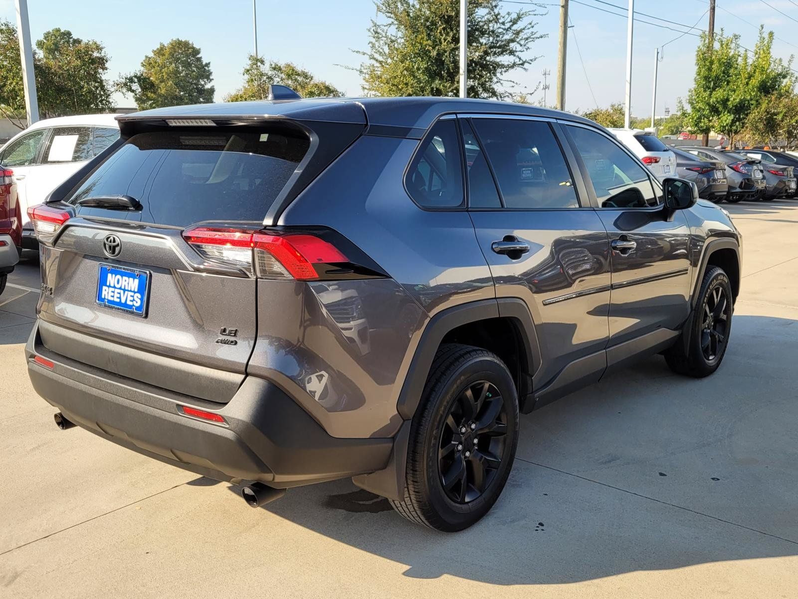 Used 2022 Toyota RAV4 LE AWD/4WD image 17