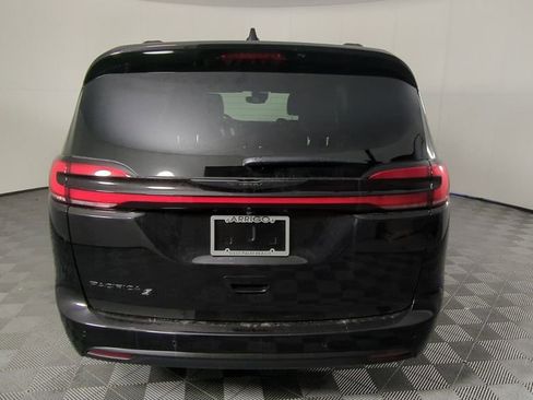 New 2026 Chrysler Pacifica Select image 6