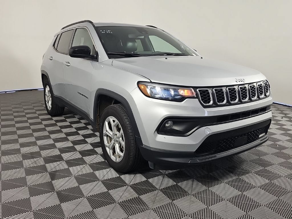Used 2024 Jeep Compass Latitude AWD/4WD image 4