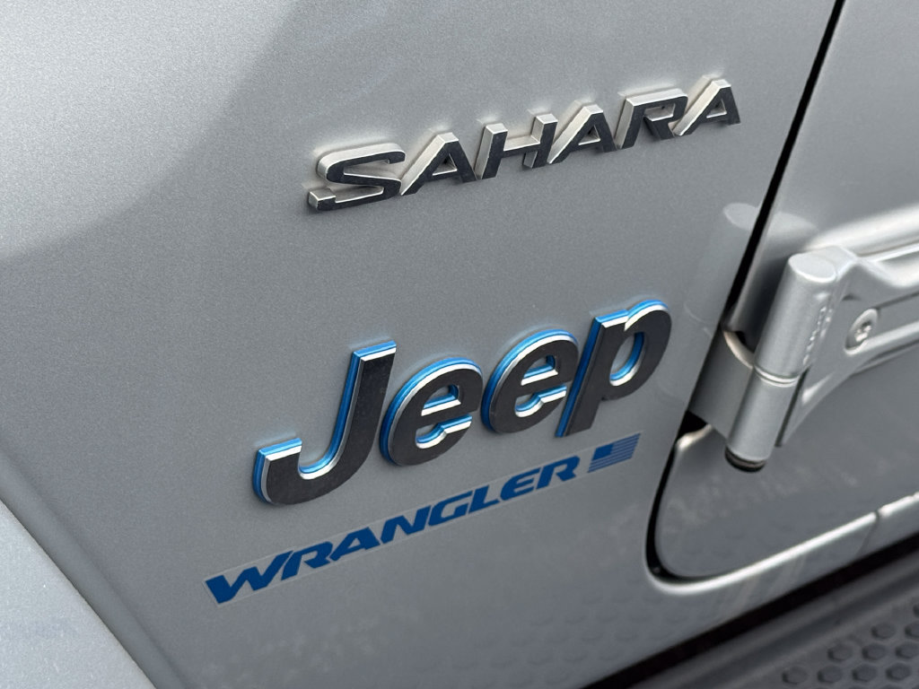 Used 2023 Jeep Wrangler Unlimited Sahara w/ Cold Weather Group AWD/4WD image 2