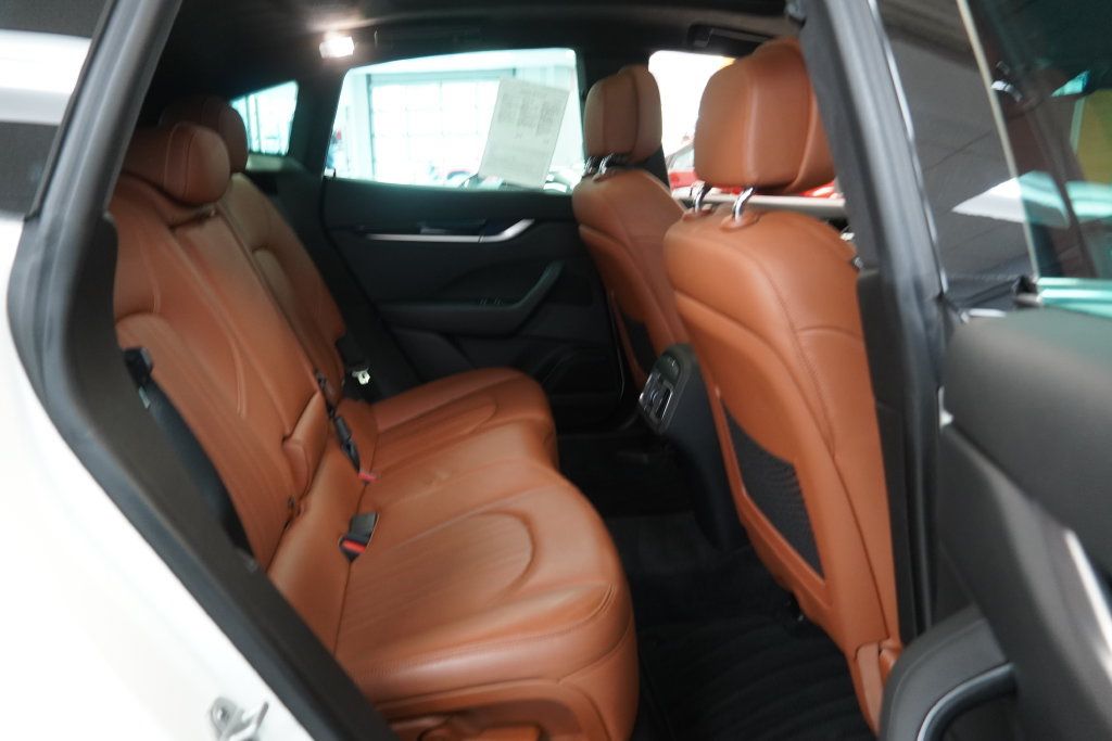 Used 2021 Maserati Levante AWD/4WD image 33