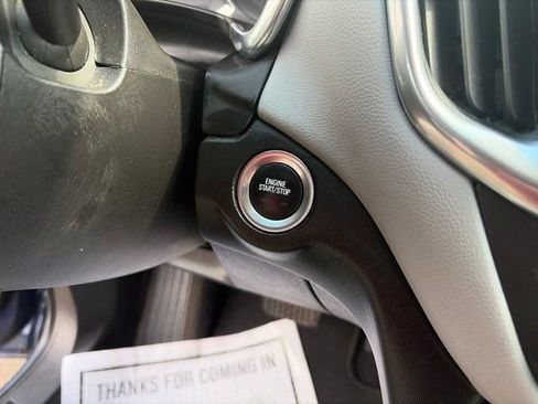 Used 2022 Chevrolet Equinox LT w/ Driver Convenience Package FWD image 19