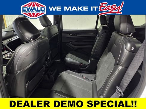 New 2025 Jeep Grand Cherokee L Altitude AWD/4WD image 7