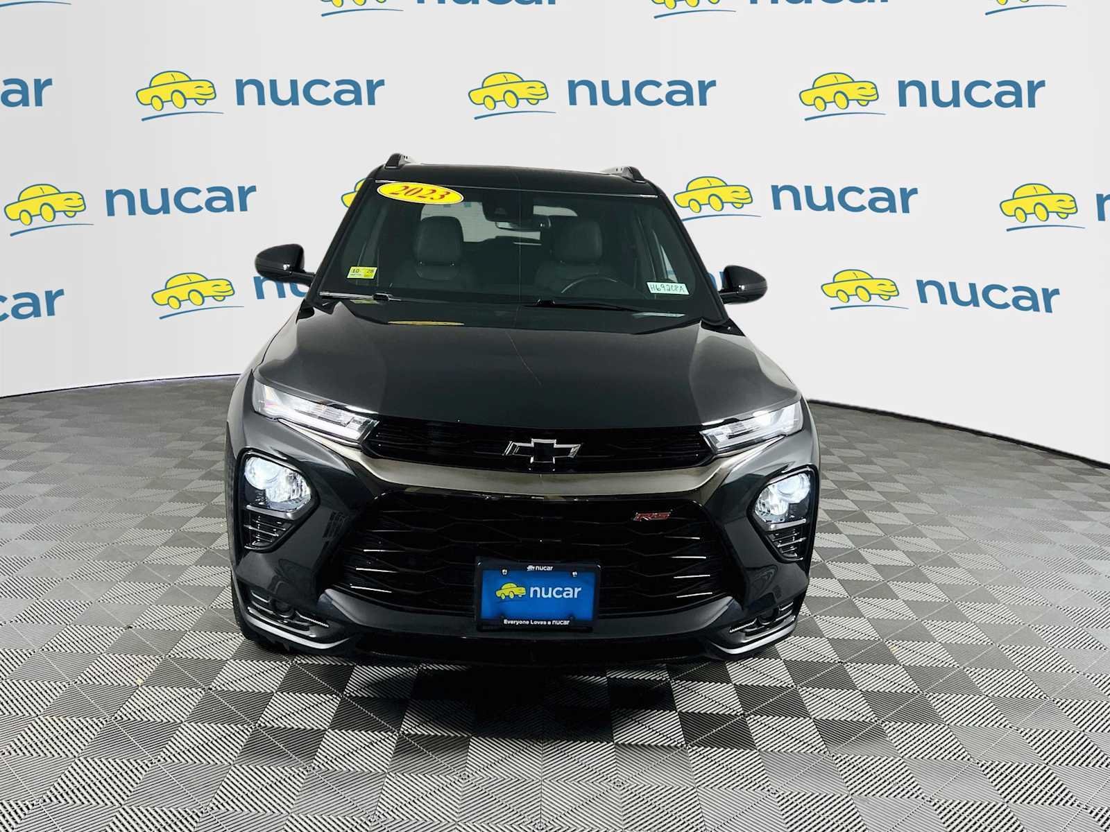 Used 2023 Chevrolet TrailBlazer RS w/ Sun and Liftgate Package AWD/4WD image 2