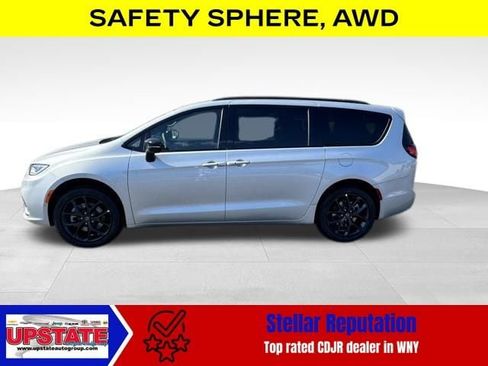 New 2026 Chrysler Pacifica Limited w/ S Appearance Package image 4