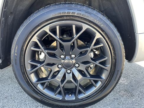 Used 2024 Jeep Grand Cherokee L Summit image 31