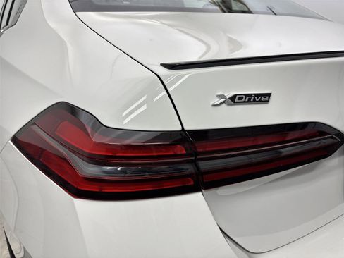 New 2026 BMW 550e xDrive w/ Premium Package image 19