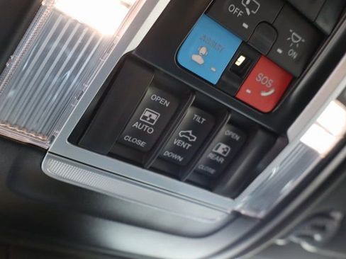 Used 2025 RAM 2500 Laramie image 32