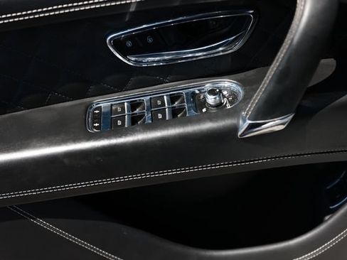 Used 2018 Bentley Bentayga AWD/4WD image 58