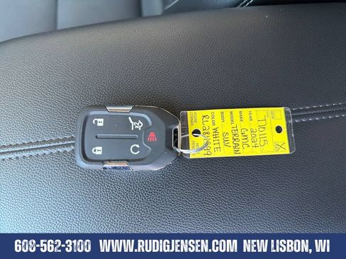 Used 2024 GMC Terrain SLT AWD/4WD image 26