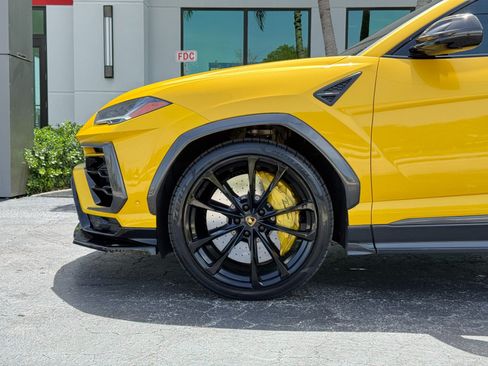 Used 2022 Lamborghini Urus AWD/4WD image 16