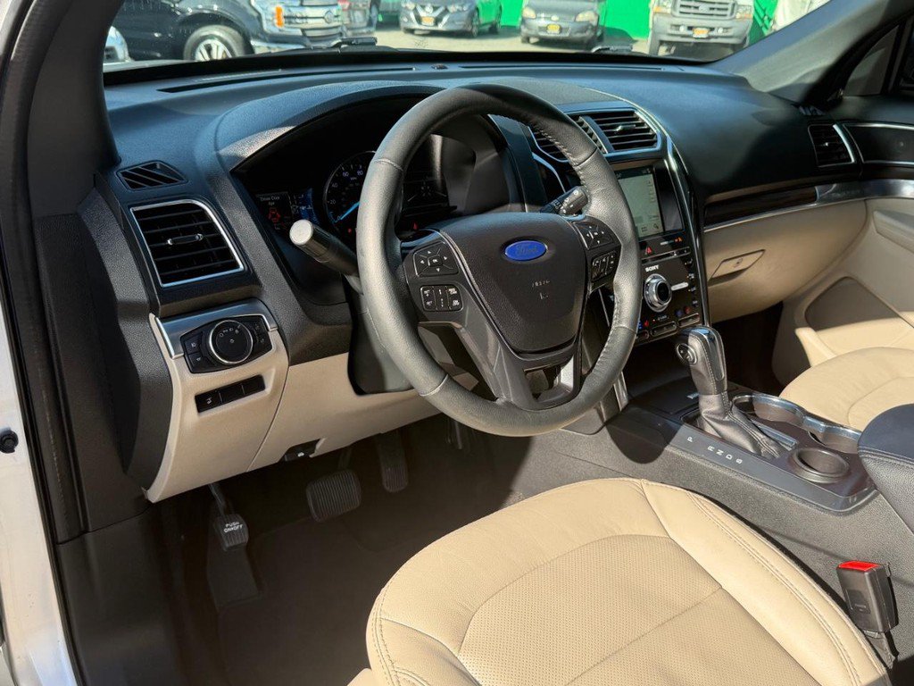 Used 2018 Ford Explorer Limited w/ Ford Safe & Smart Package FWD image 16
