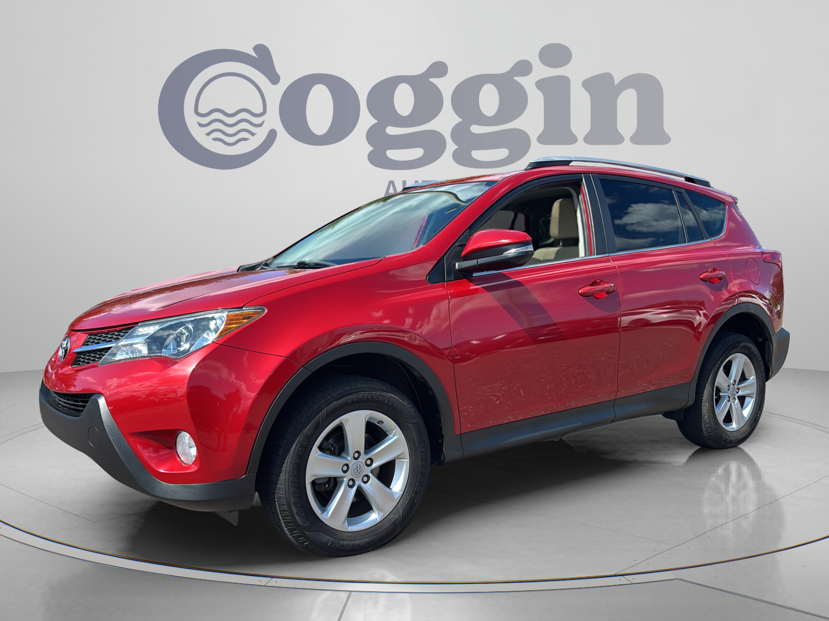 Used 2013 Toyota RAV4 XLE FWD image 1