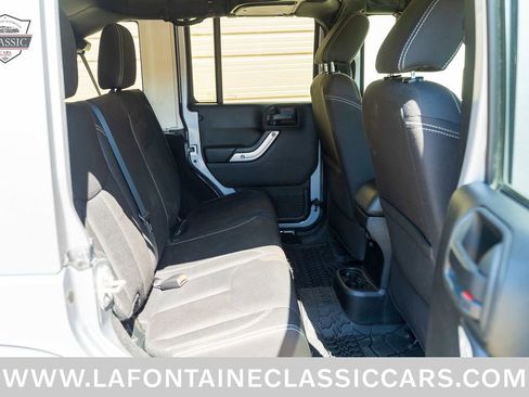 Used 2018 Jeep Wrangler Unlimited Sahara w/ Dual Top Group AWD/4WD image 43