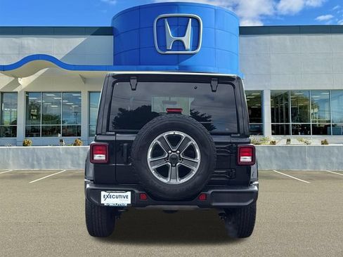 Used 2022 Jeep Wrangler Unlimited Sahara w/ Cold Weather Group AWD/4WD image 5