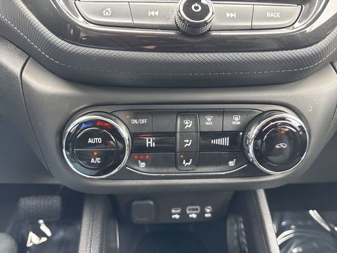 Used 2023 Chevrolet TrailBlazer LT w/ Convenience Package image 18