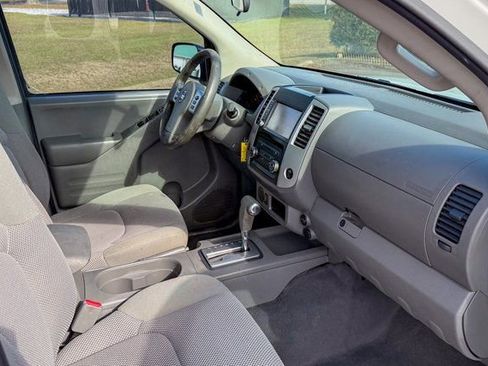 Used 2019 Nissan Frontier SV image 18