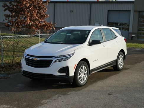 Used 2023 Chevrolet Equinox LS image 8