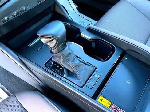 Used 2024 Lexus ES 300h w/ Premium Package image 21