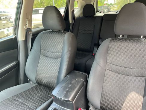 Used 2018 Nissan Rogue SV w/ Sun & Sound Touring Package AWD/4WD image 12