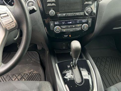 Used 2015 Nissan Rogue SV AWD/4WD image 7