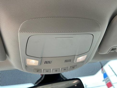 Used 2024 Ford Edge SEL image 25