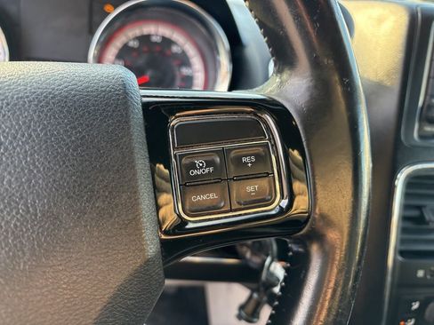 Used 2017 Dodge Grand Caravan SXT image 36