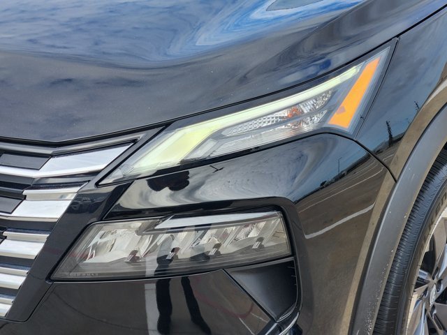 Used 2025 Nissan Rogue SV w/ SV Premium Package FWD image 9
