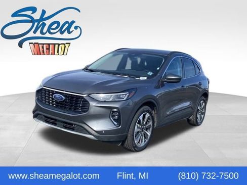Used 2023 Ford Escape Platinum AWD/4WD image 1