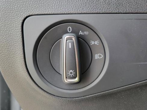 Used 2020 Volkswagen Tiguan SE image 22