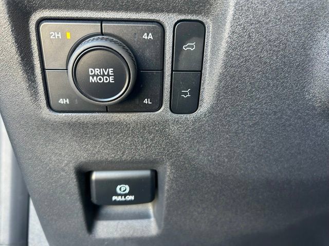 Used 2025 Ford Expedition Active AWD/4WD image 18