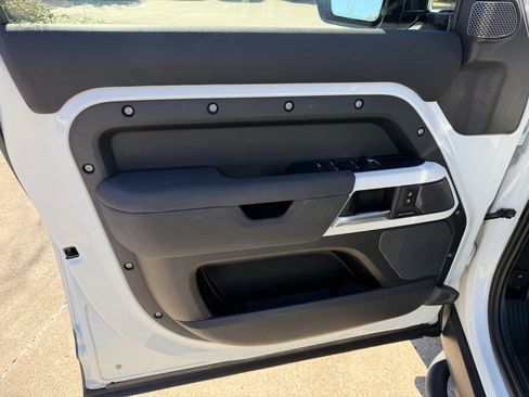 Used 2023 Land Rover Defender 110 S image 13