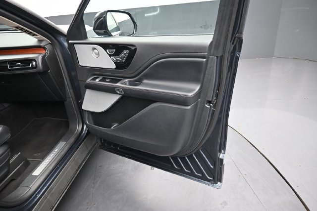 Used 2021 Lincoln Aviator Reserve w/ Equipment Group 202A AWD/4WD image 34