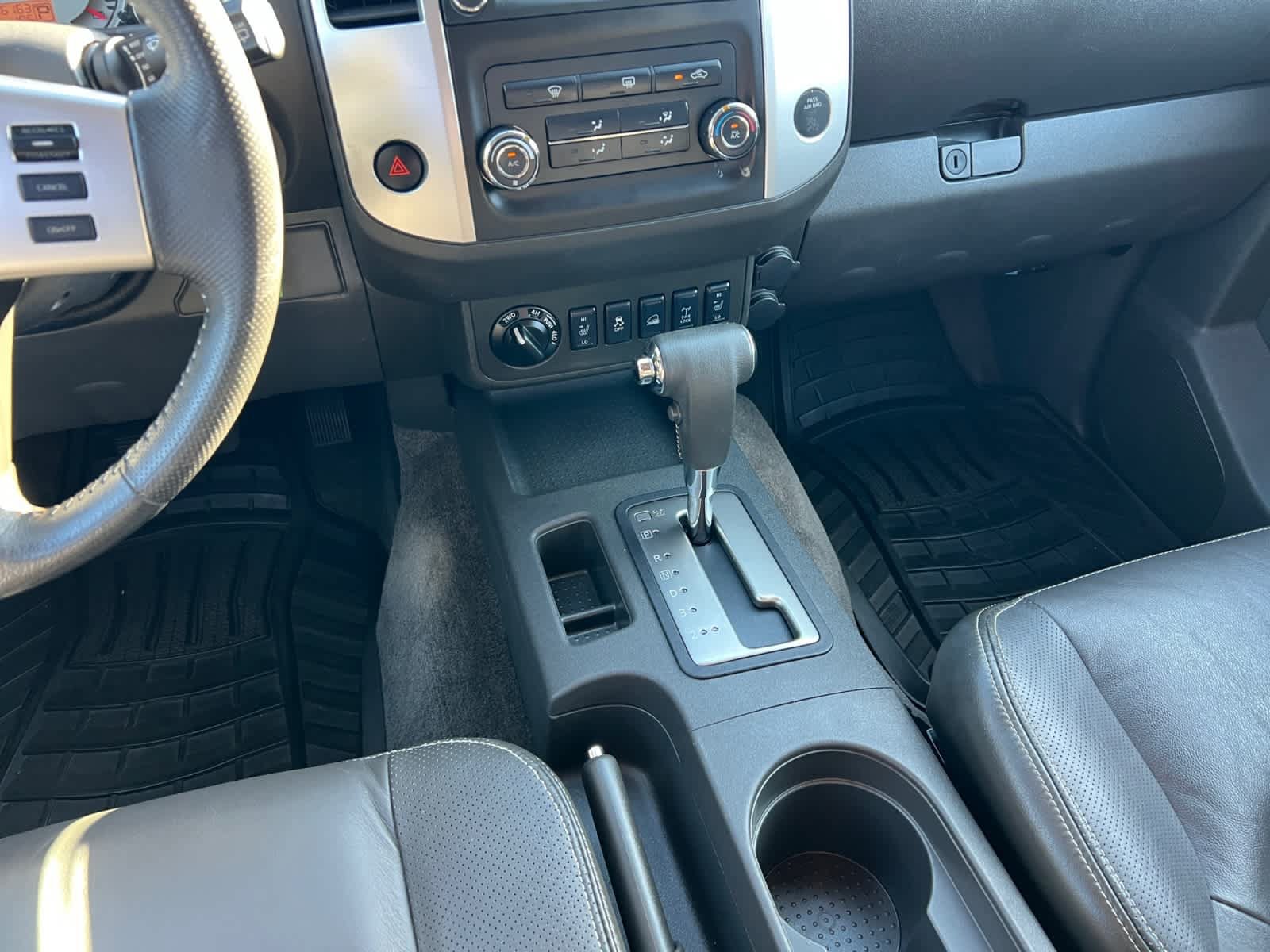 Used 2015 Nissan Xterra PRO-4X w/ Pro-4x Leather Package AWD/4WD image 14