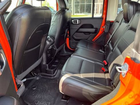 Used 2020 Jeep Wrangler Unlimited Sahara w/ Uconnect 4C Nav & Sound Group AWD/4WD image 8