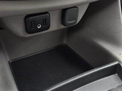 Used 2020 Chevrolet Traverse LT FWD image 24