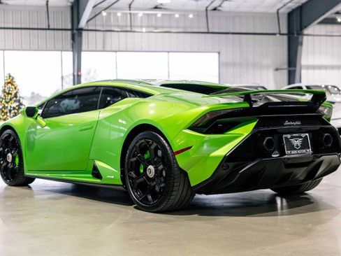 Used 2023 Lamborghini Huracan Tecnica image 4