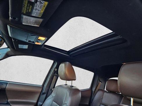 Used 2016 Toyota Tacoma Limited w/ Towing Package image 15