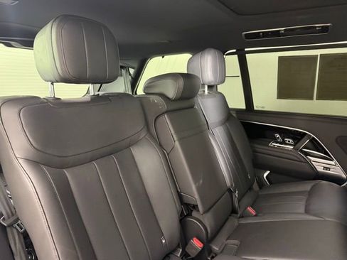 Used 2024 Land Rover Range Rover Long Wheelbase SE image 28