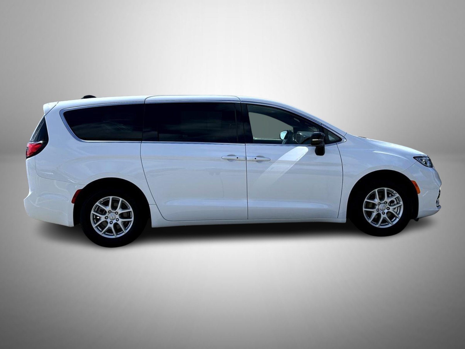 Used 2025 Chrysler Pacifica Select FWD image 4