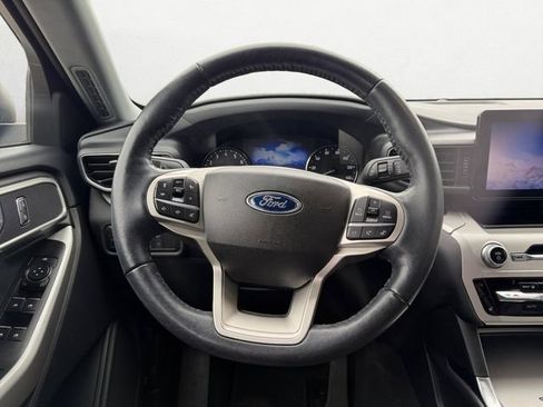 Used 2022 Ford Explorer XLT w/ Equipment Group 202A AWD/4WD image 12