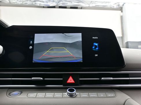 Certified 2025 Hyundai Elantra SEL image 19