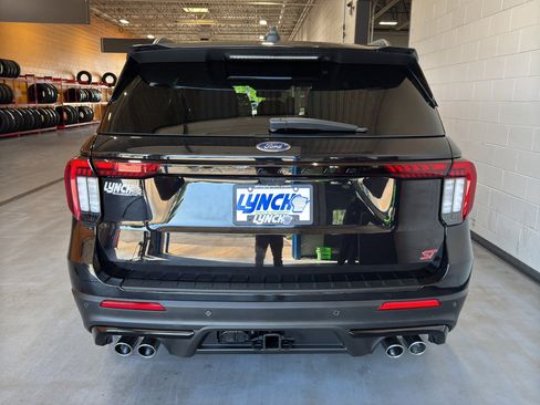 Used 2025 Ford Explorer ST AWD/4WD image 4