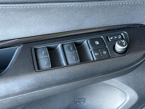 Certified 2021 Toyota Venza LE image 14