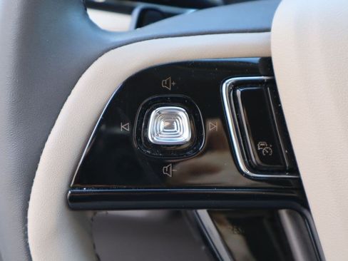 Used 2024 Lincoln Corsair FWD image 12