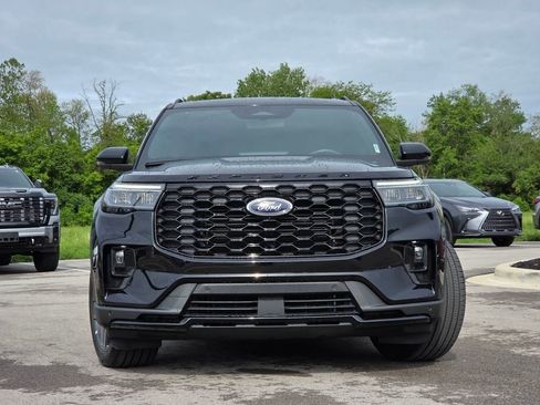 Used 2025 Ford Explorer ST AWD/4WD image 3